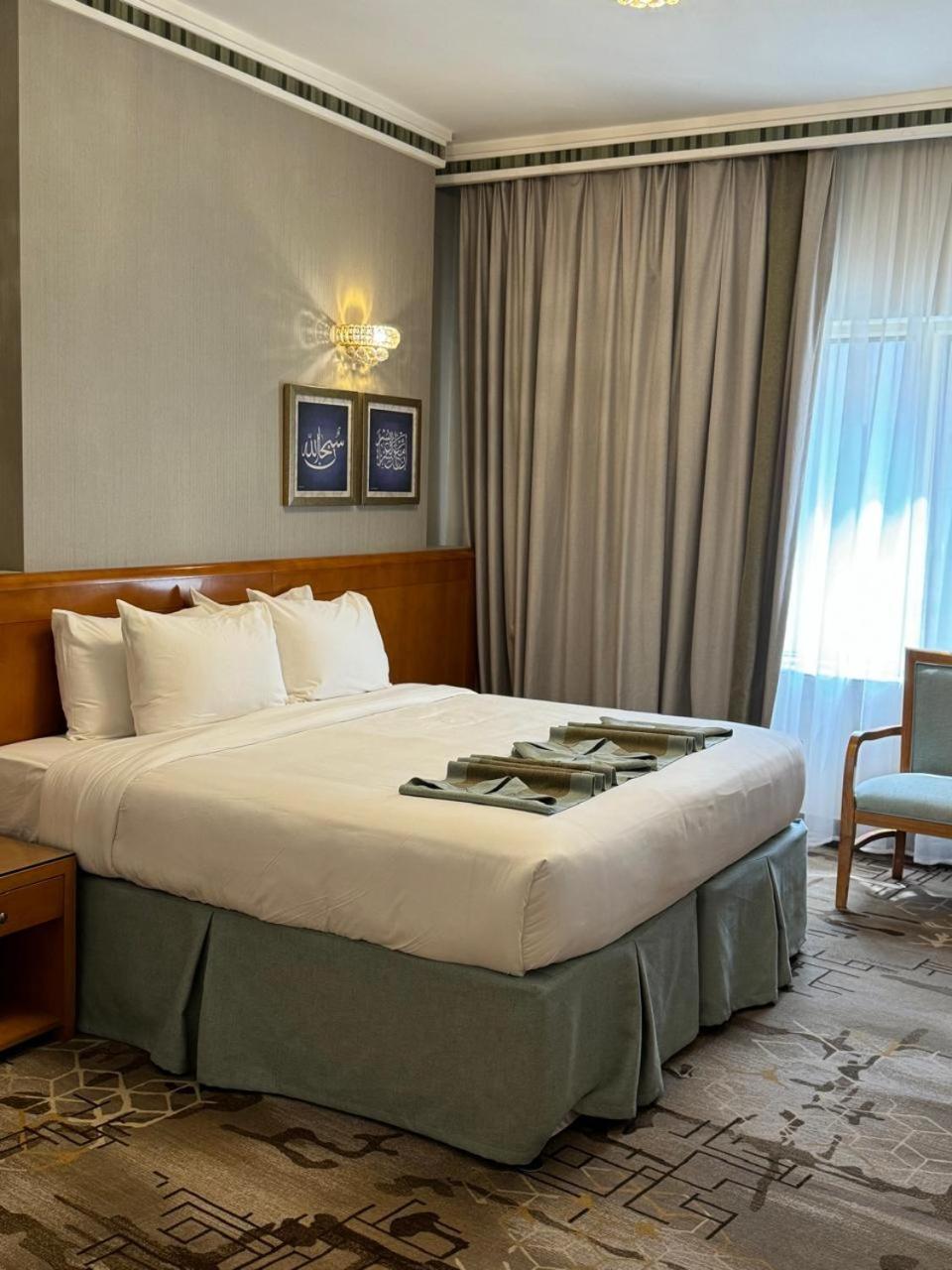 Emaar Grand Hotel Mecca Exterior foto A bedroom at the hotel