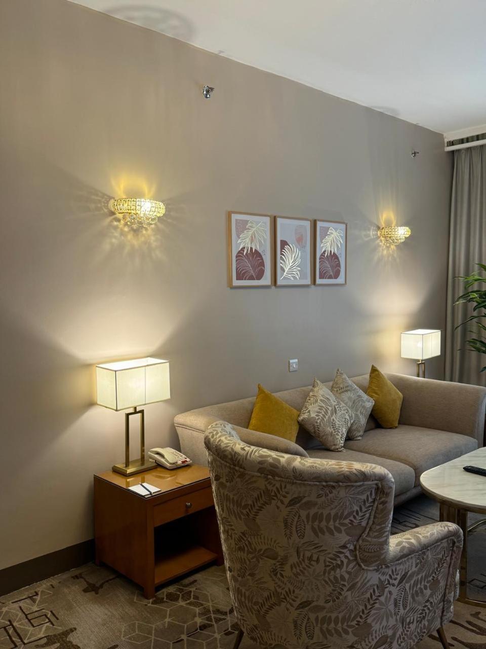 Emaar Grand Hotel Mecca Exterior foto A living room with indirect lighting